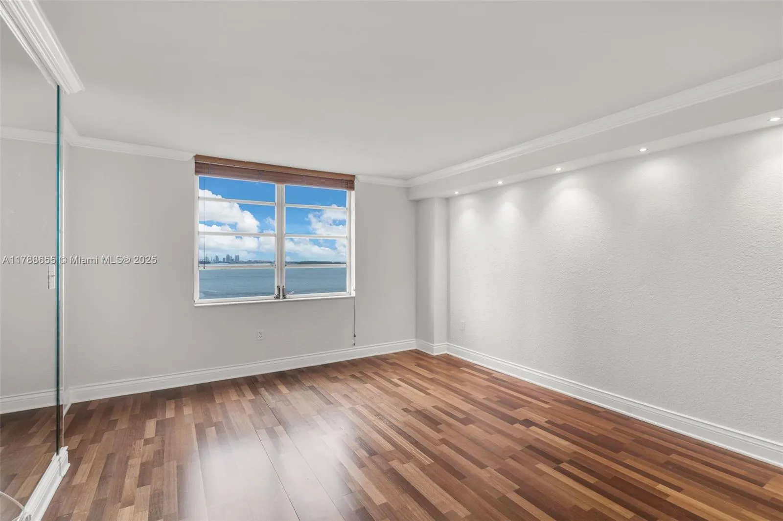 Miami, Florida 33129, United States, 2 Bedrooms Bedrooms, ,2 BathroomsBathrooms,Residential,Active,113808