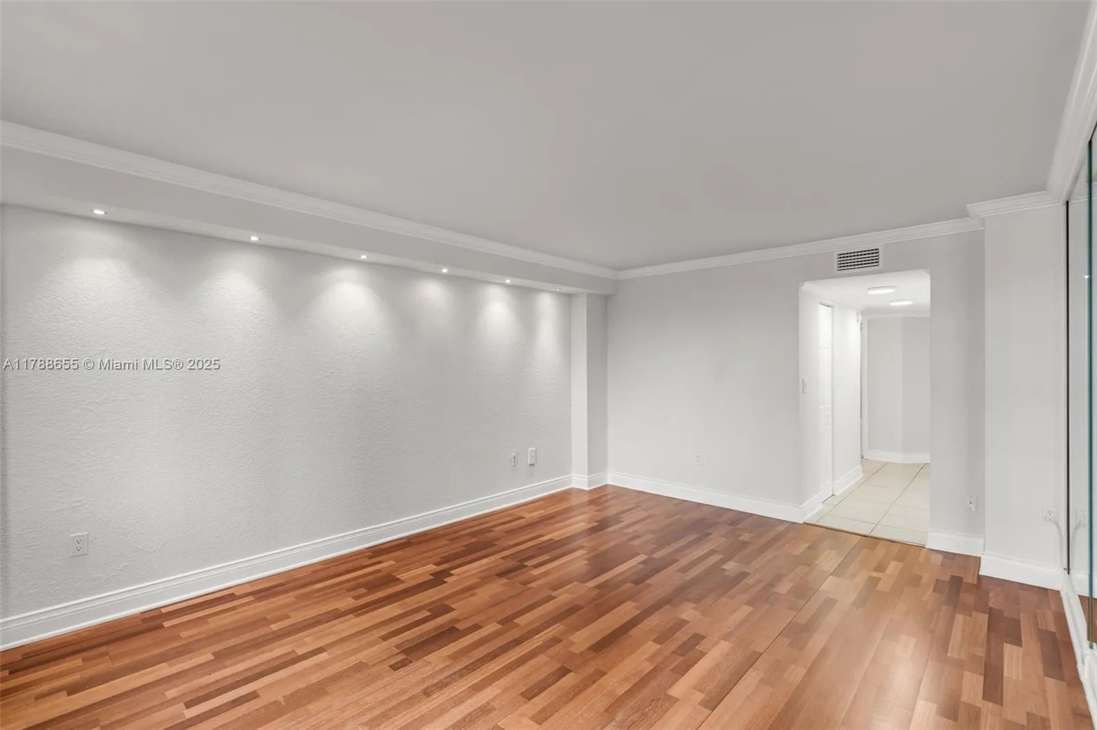 Miami, Florida 33129, United States, 2 Bedrooms Bedrooms, ,2 BathroomsBathrooms,Residential,Active,113808