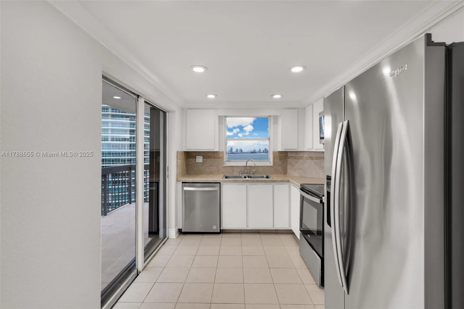 Miami, Florida 33129, United States, 2 Bedrooms Bedrooms, ,2 BathroomsBathrooms,Residential,Active,113808