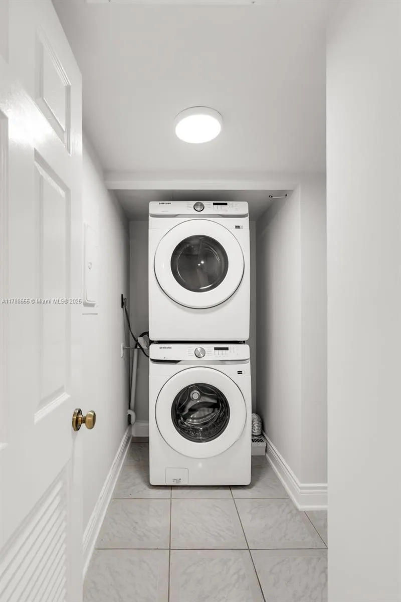 Miami, Florida 33129, United States, 2 Bedrooms Bedrooms, ,2 BathroomsBathrooms,Residential,Active,113808