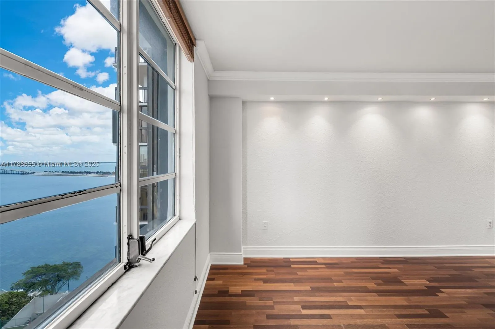 Miami, Florida 33129, United States, 2 Bedrooms Bedrooms, ,2 BathroomsBathrooms,Residential,Active,113808