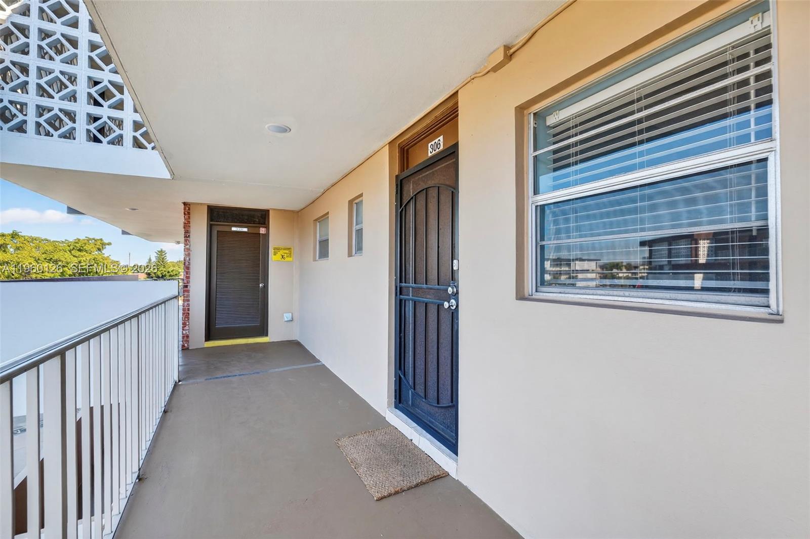 LAUDERDALE OAKS CONDO XV - Residential