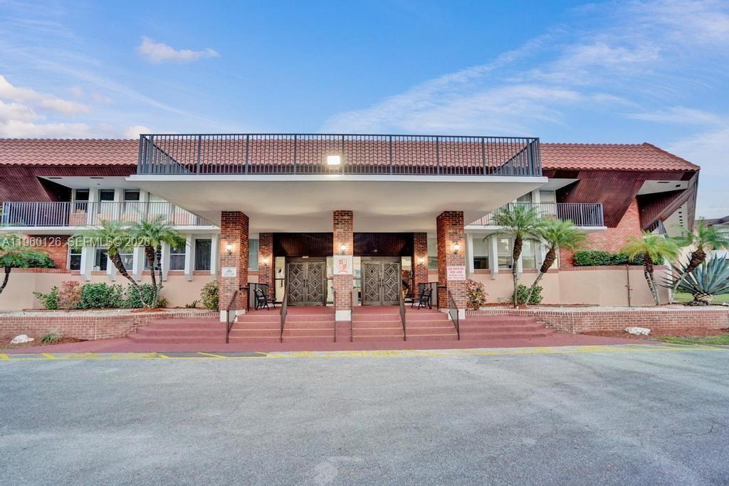 LAUDERDALE OAKS CONDO XV - Residential