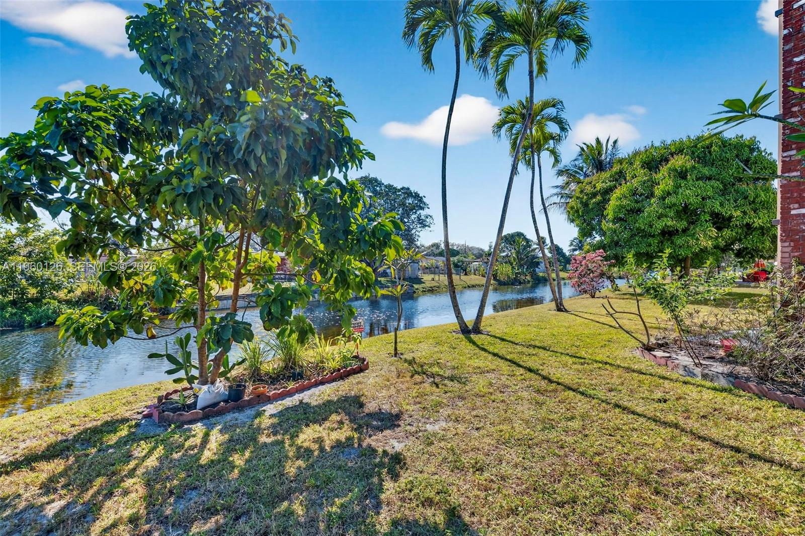 LAUDERDALE OAKS CONDO XV - Residential