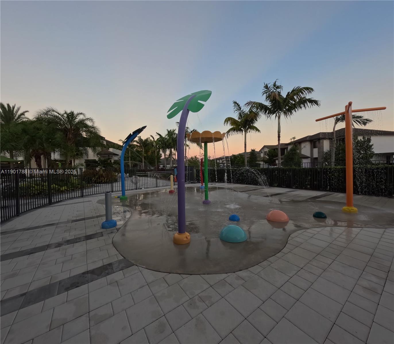 DOWNTOWN DORAL SOUTH PHAS - Residential