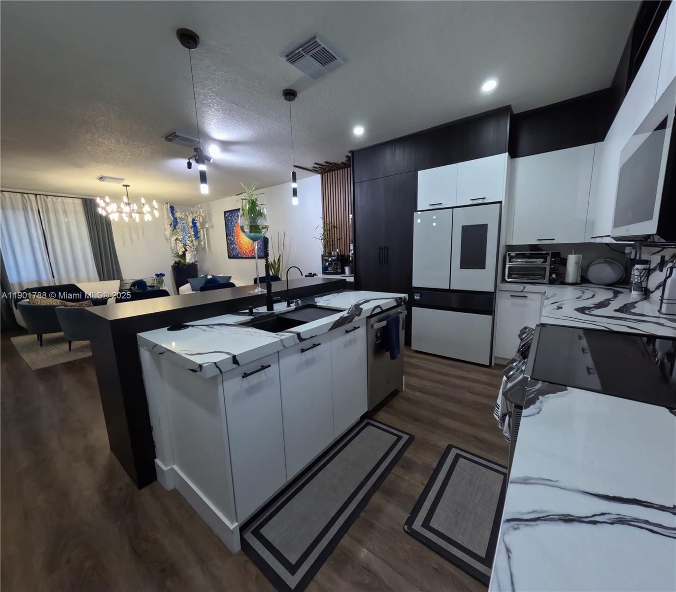 DOWNTOWN DORAL SOUTH PHAS - Residential