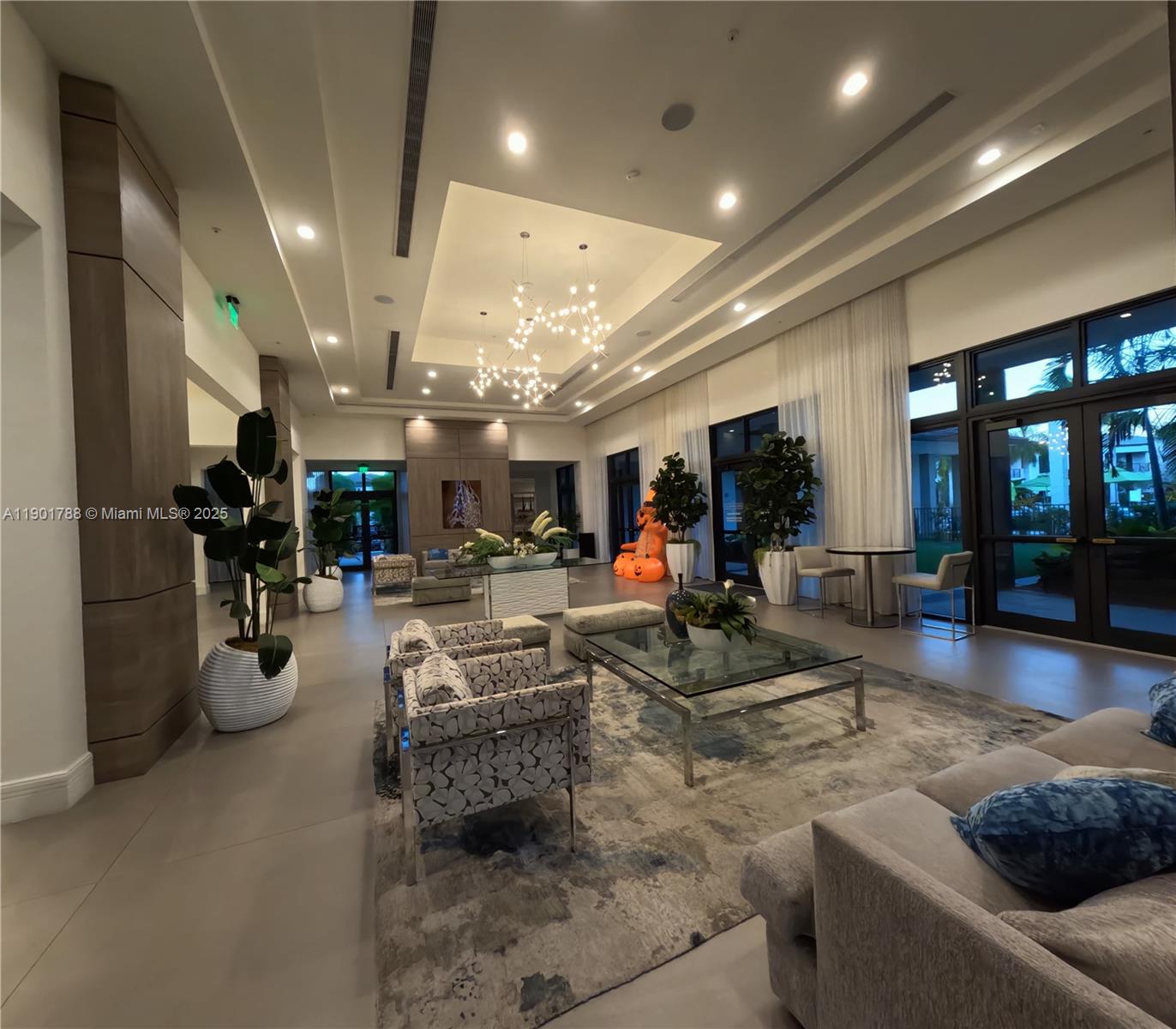DOWNTOWN DORAL SOUTH PHAS - Residential