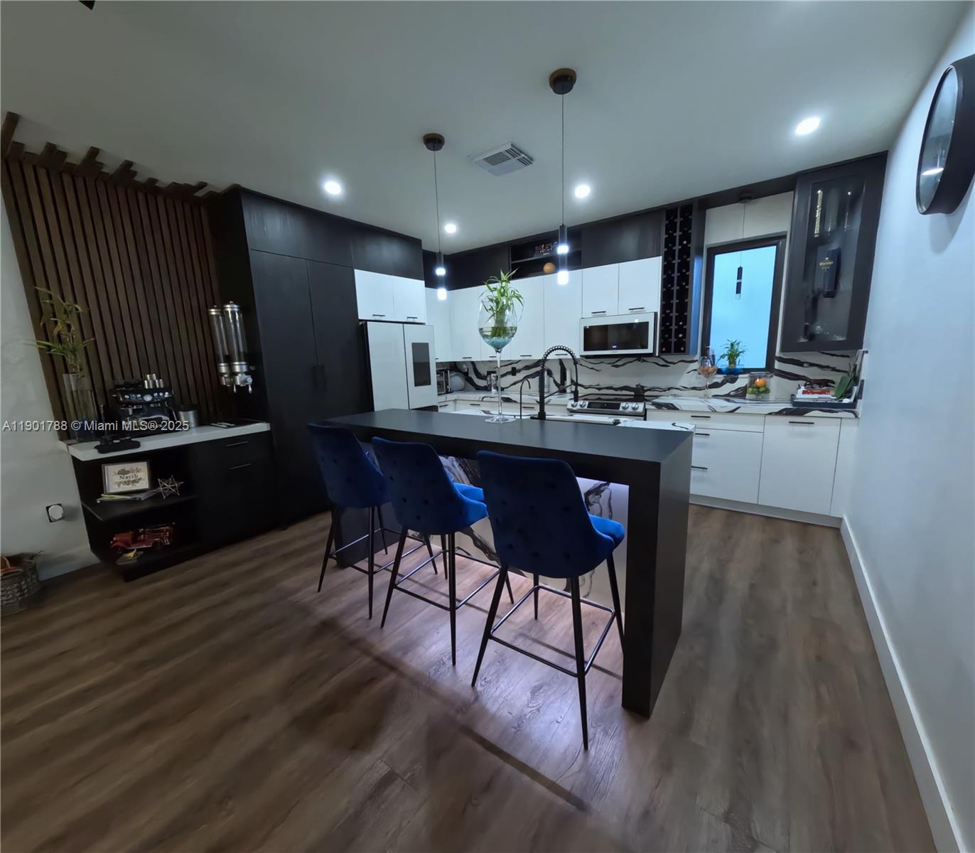 DOWNTOWN DORAL SOUTH PHAS - Residential