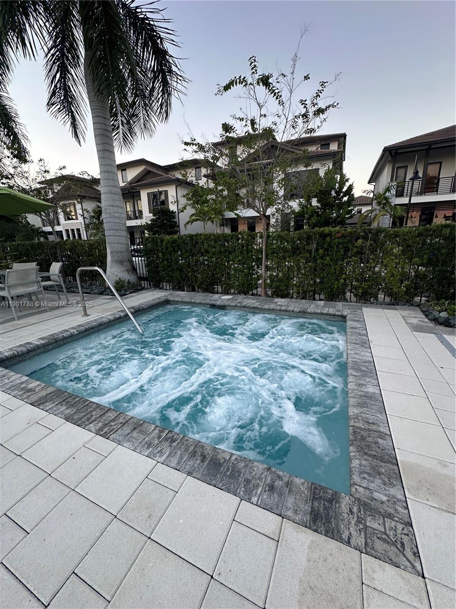 DOWNTOWN DORAL SOUTH PHAS - Residential