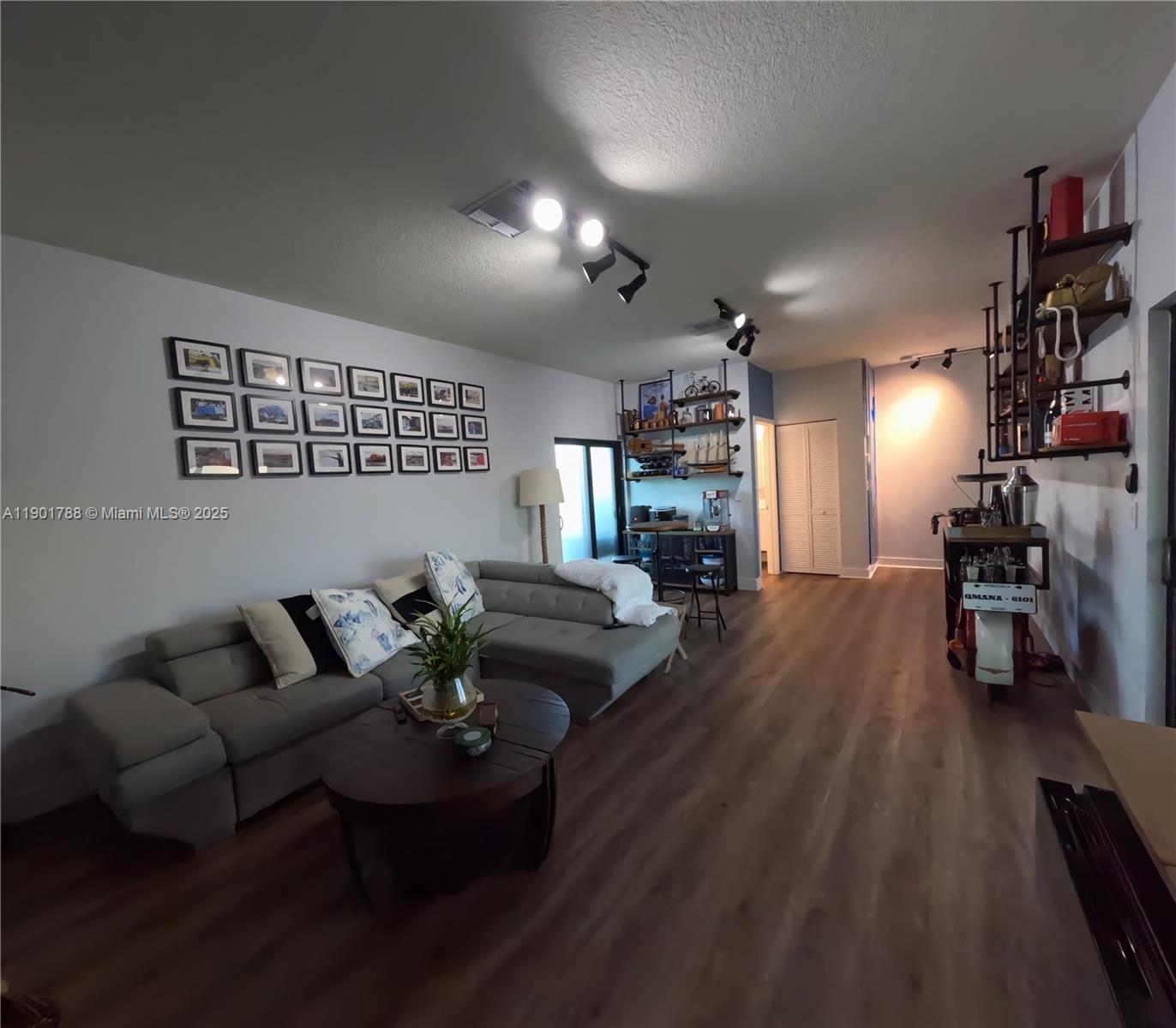DOWNTOWN DORAL SOUTH PHAS - Residential