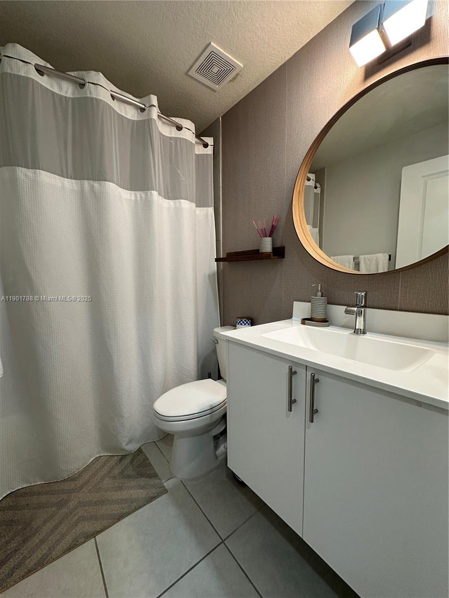 DOWNTOWN DORAL SOUTH PHAS - Residential