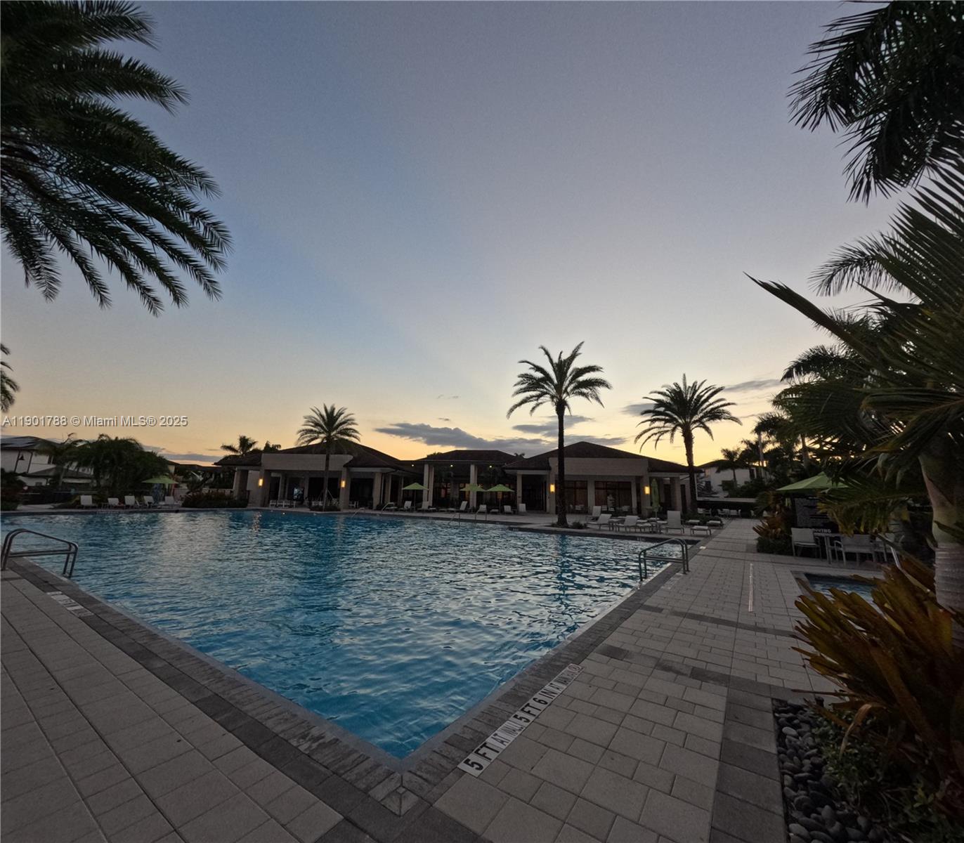 DOWNTOWN DORAL SOUTH PHAS - Residential