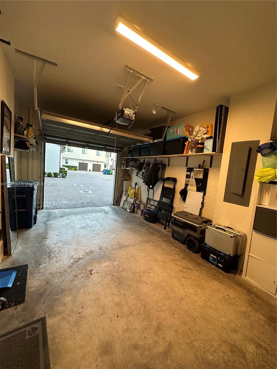 DOWNTOWN DORAL SOUTH PHAS - Residential
