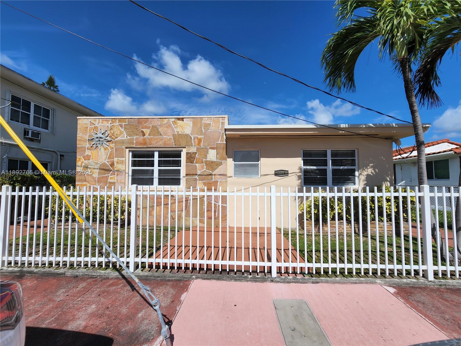 ALTOS DEL MAR NO 3 - Residential Lease