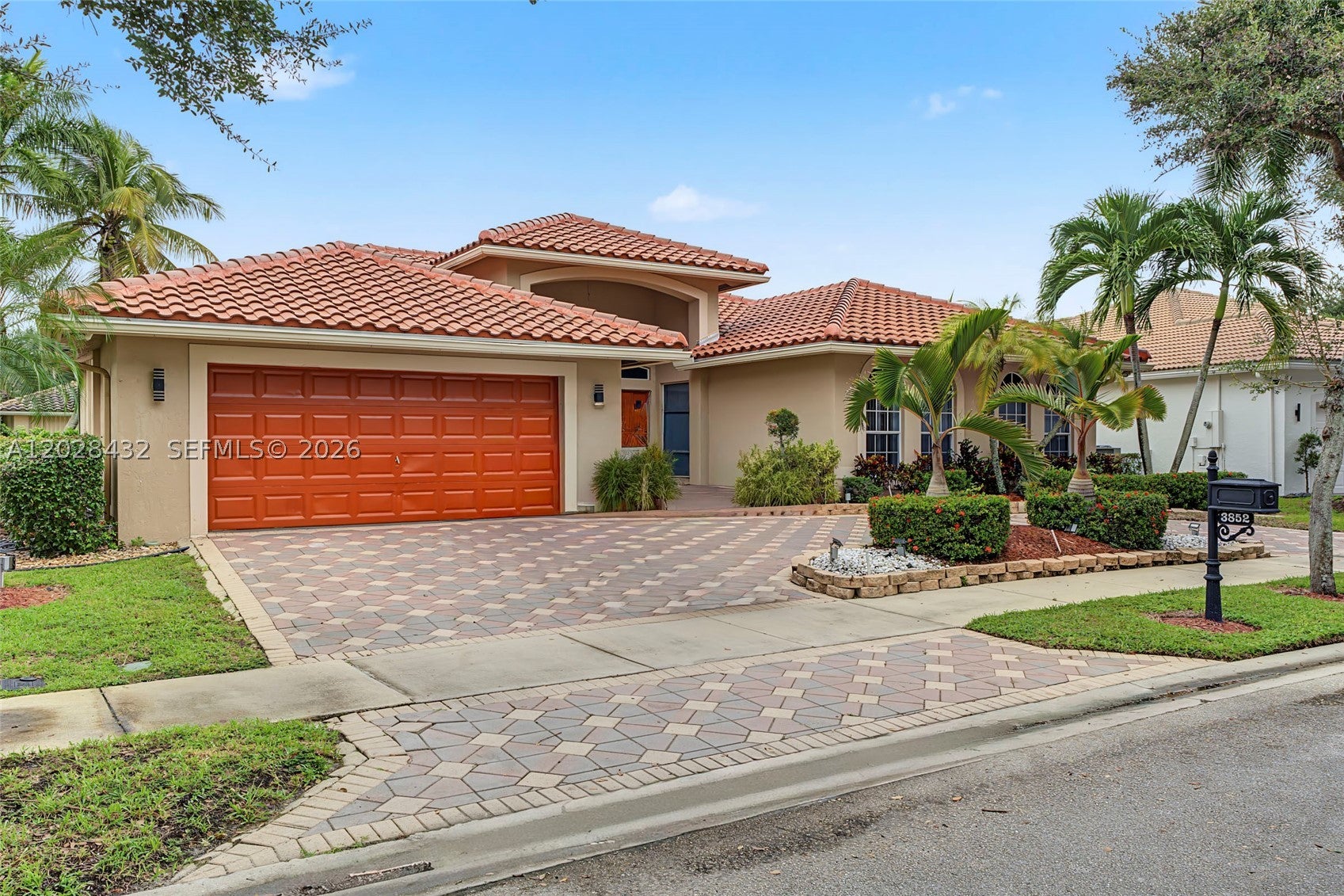 3852 Oak Ridge Cir