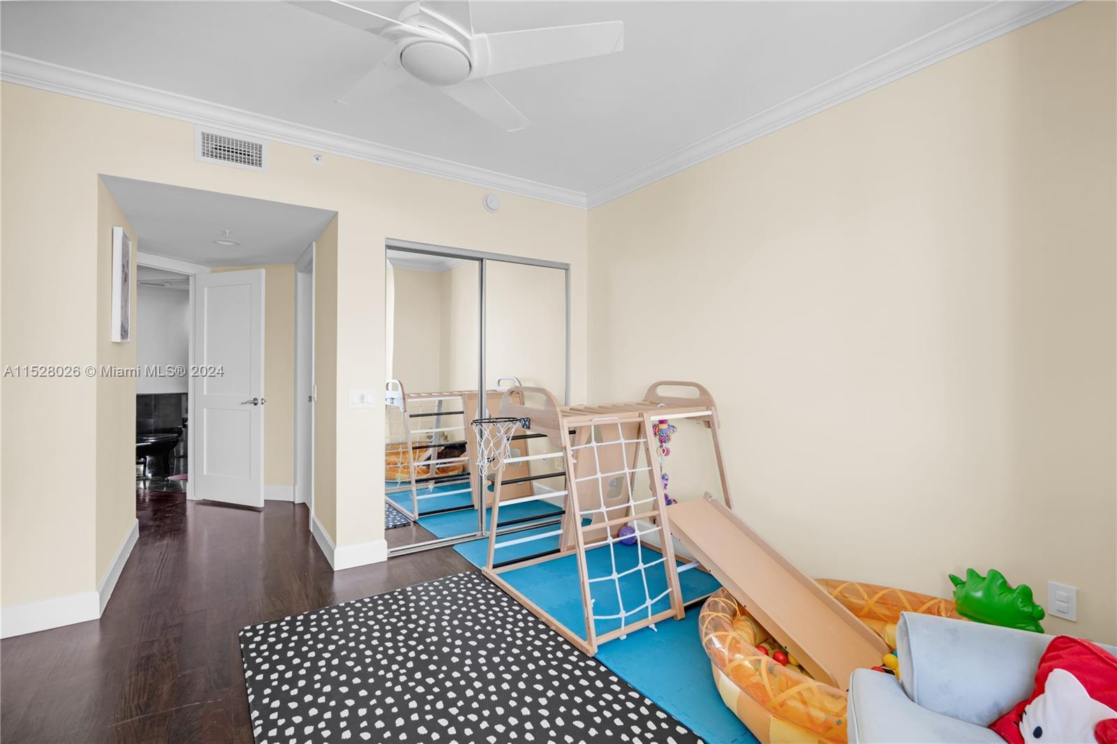 LAS OLAS GRAND CONDO - Residential