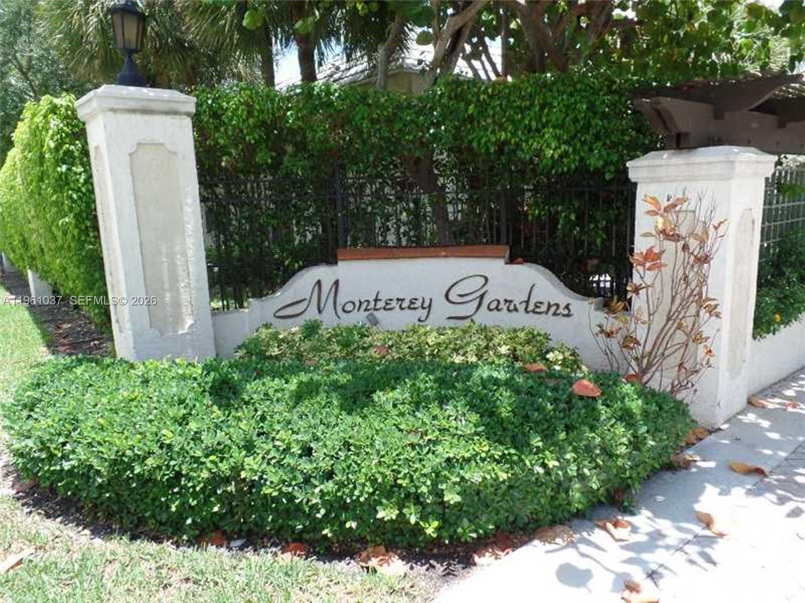 MONTEREY GARDENS OF PINEC - Residential