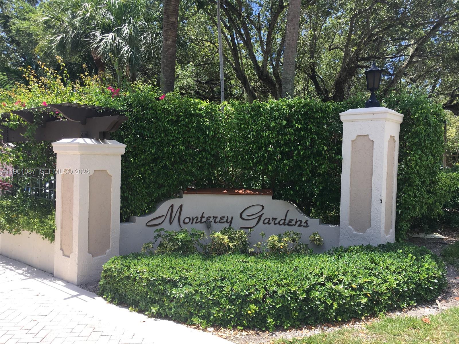 MONTEREY GARDENS OF PINEC - Residential