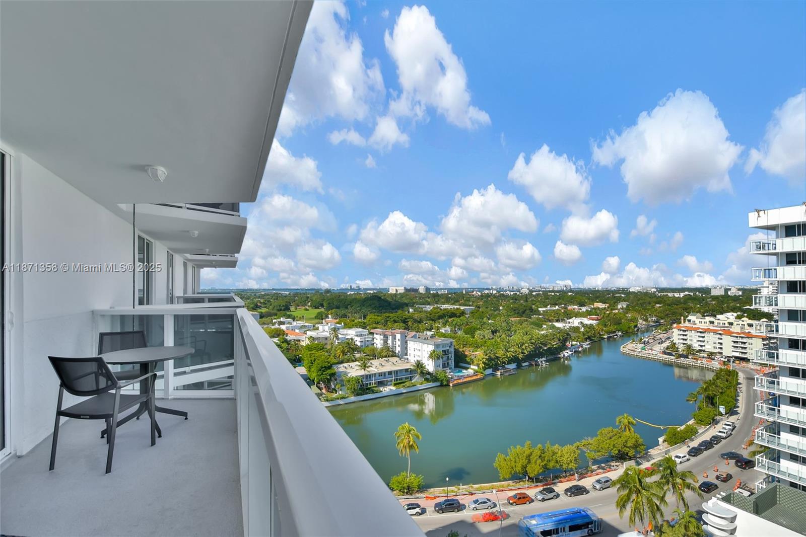 2401 Collins Ave 1711