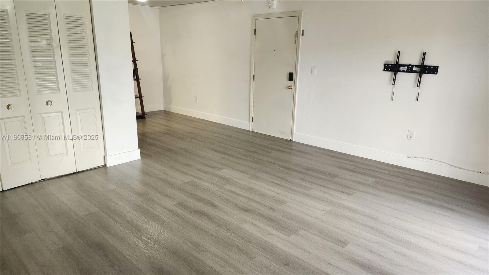 CYPRESS VILLAGE CONDO - Residential Lease