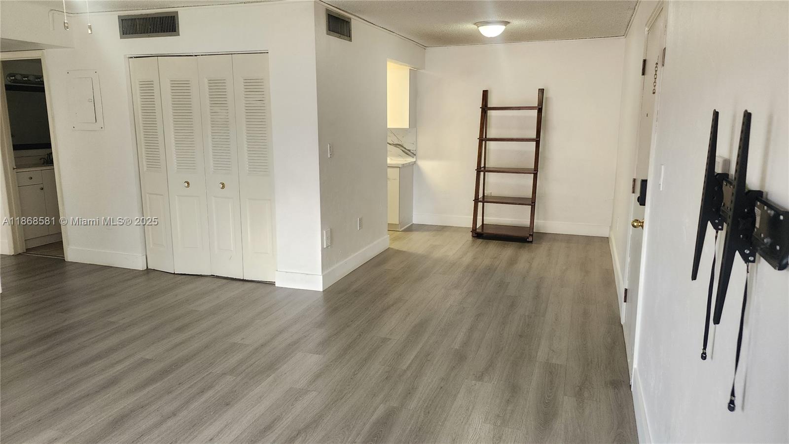 CYPRESS VILLAGE CONDO - Residential Lease