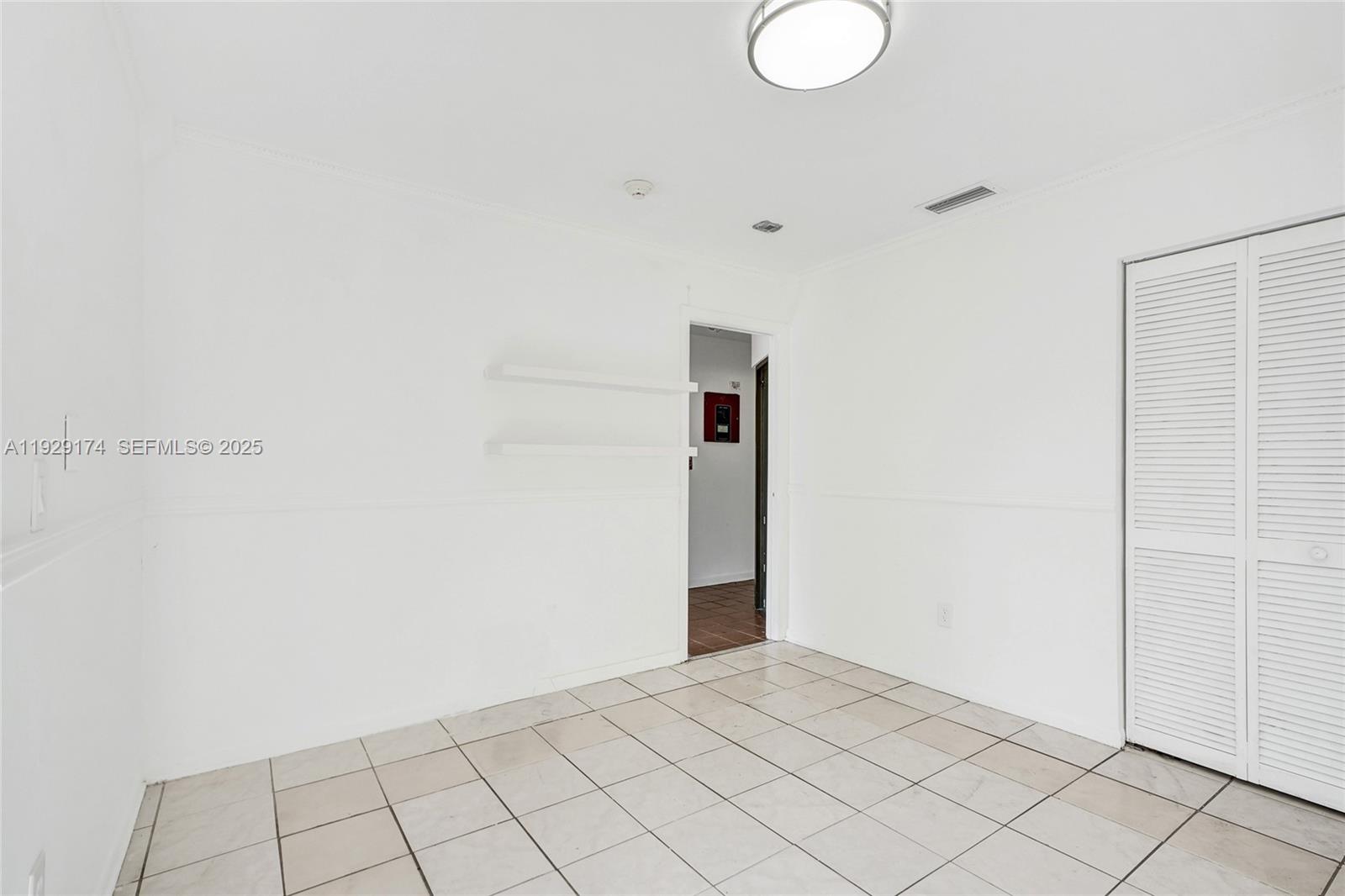 SKY LAKE VILLAS 1ST ADDN - Residential