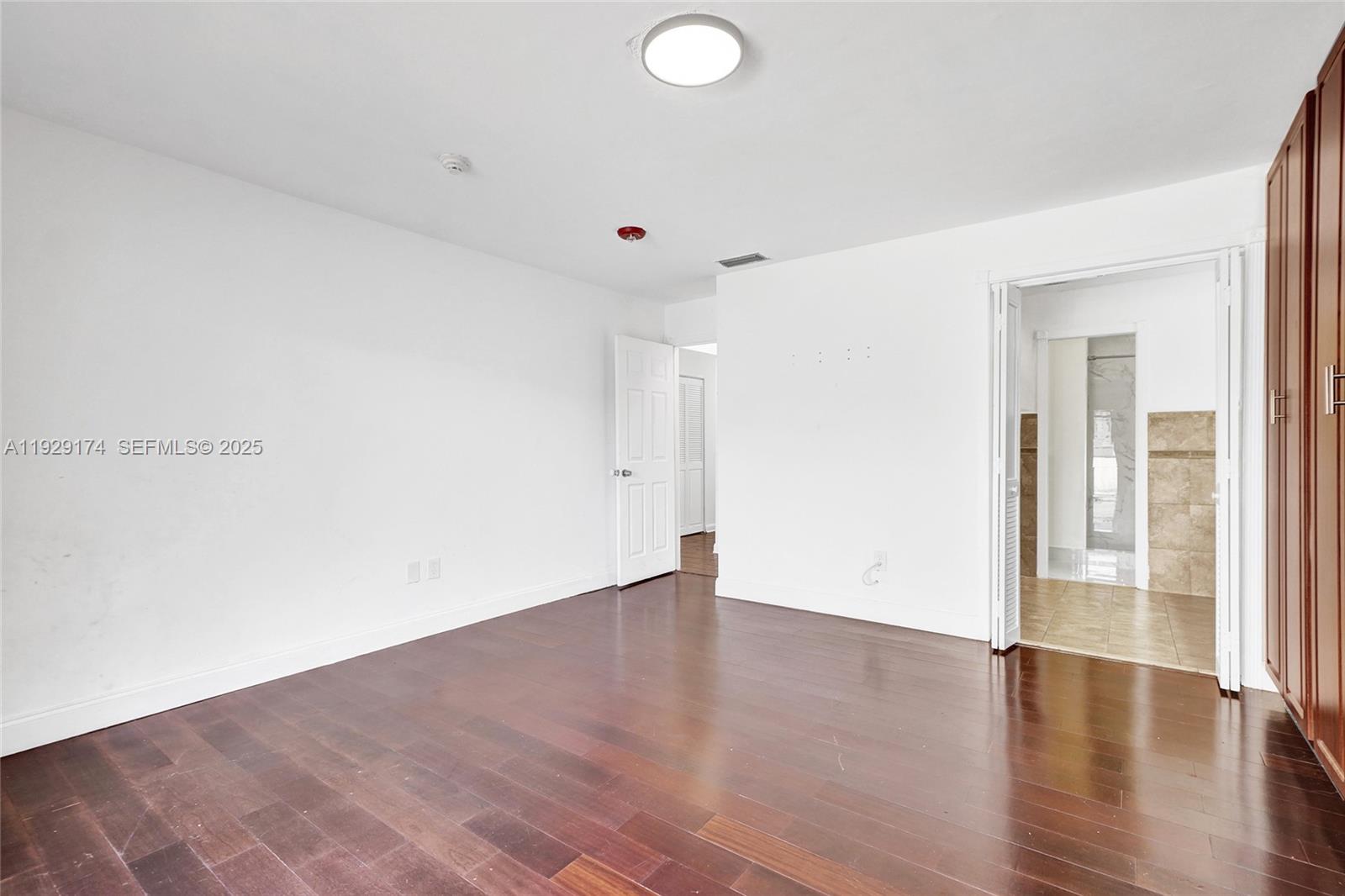 SKY LAKE VILLAS 1ST ADDN - Residential