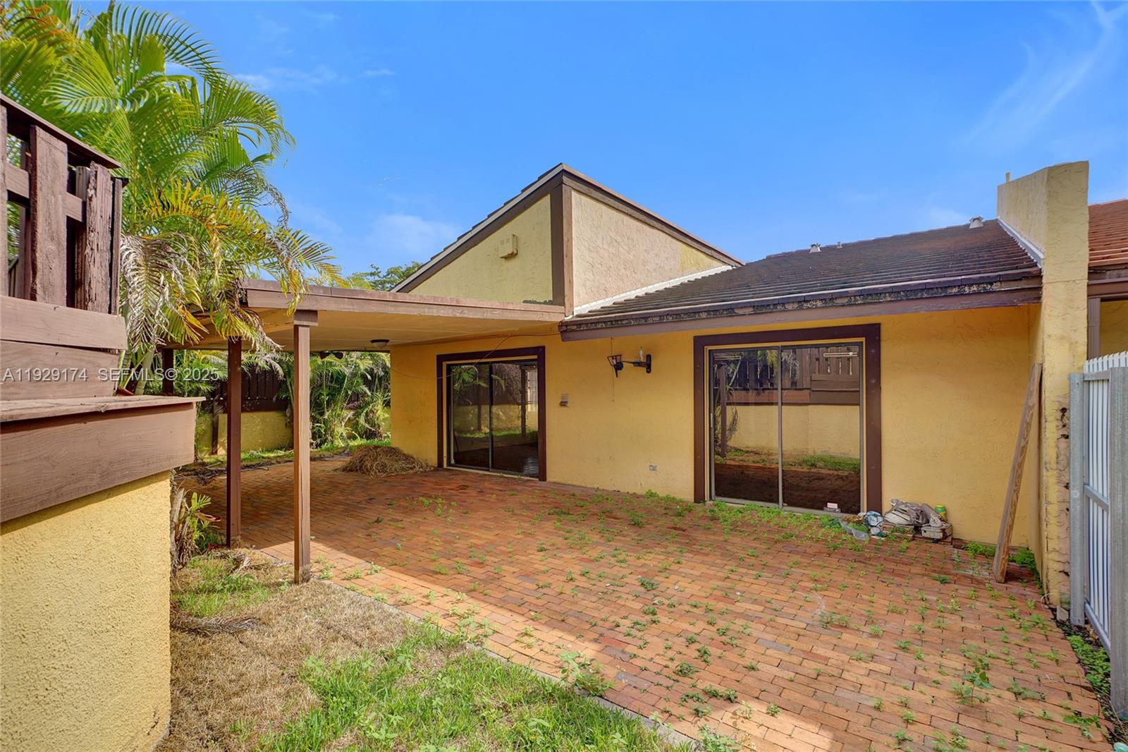 SKY LAKE VILLAS 1ST ADDN - Residential