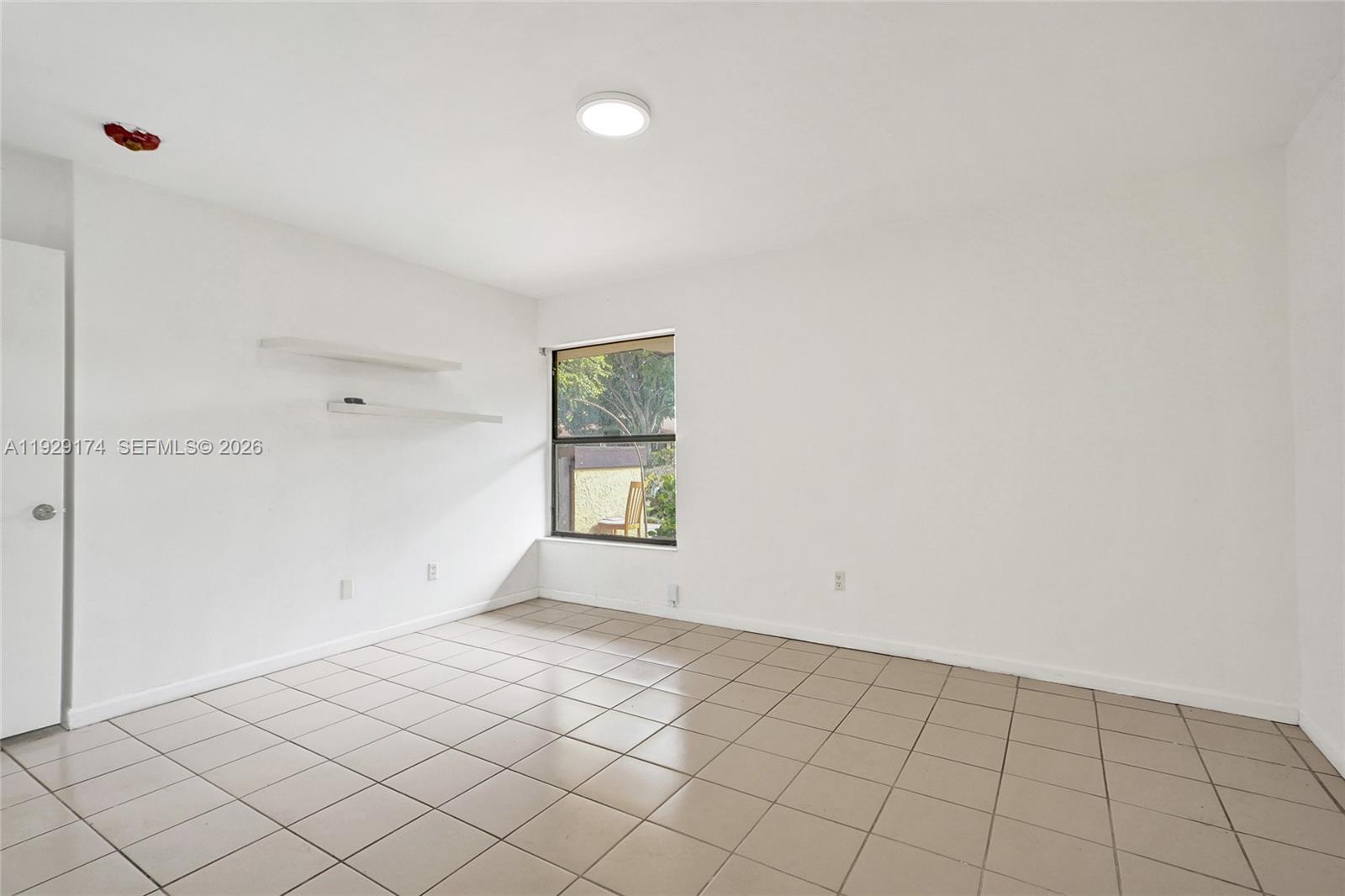 SKY LAKE VILLAS 1ST ADDN - Residential