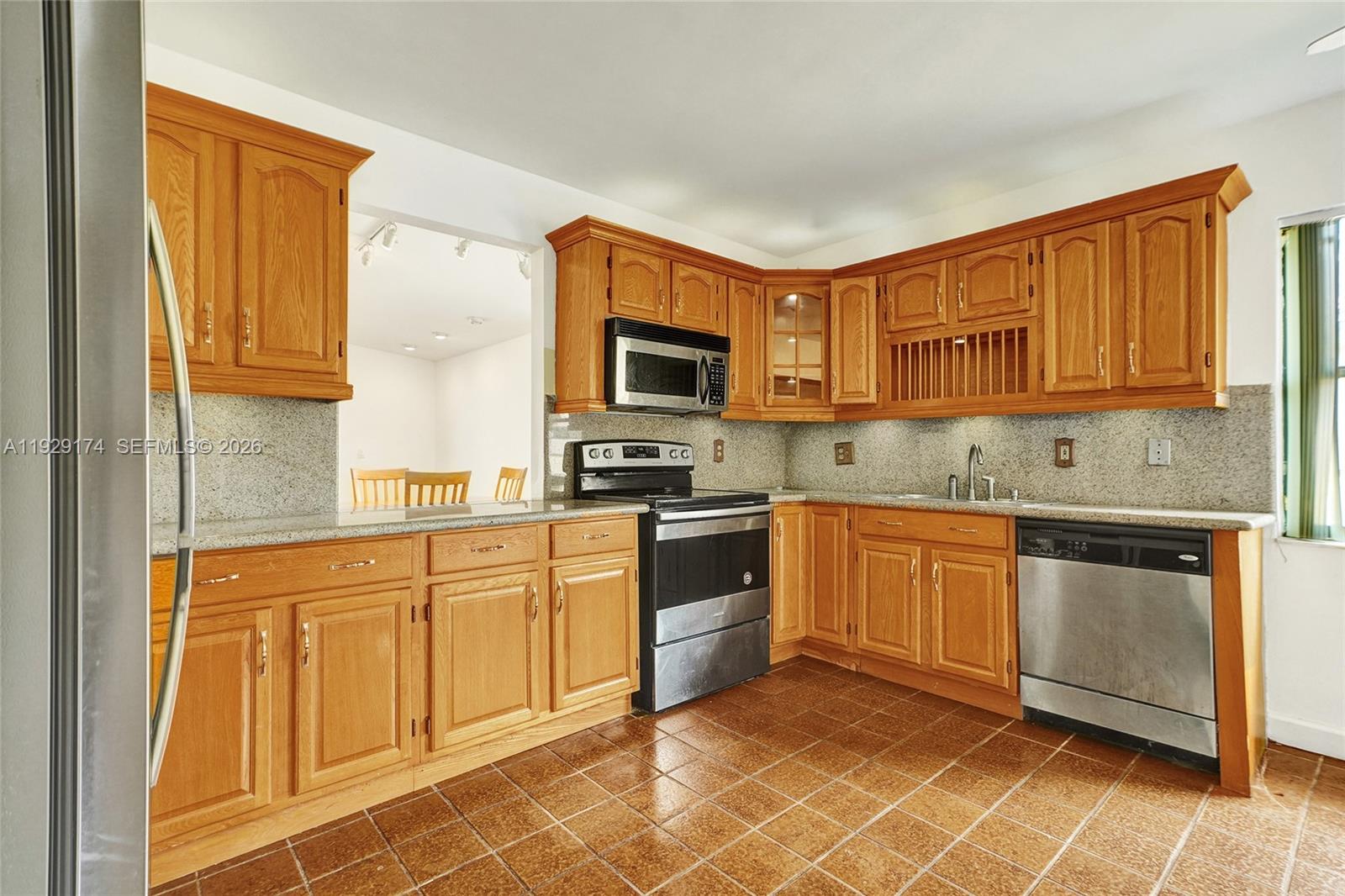 SKY LAKE VILLAS 1ST ADDN - Residential