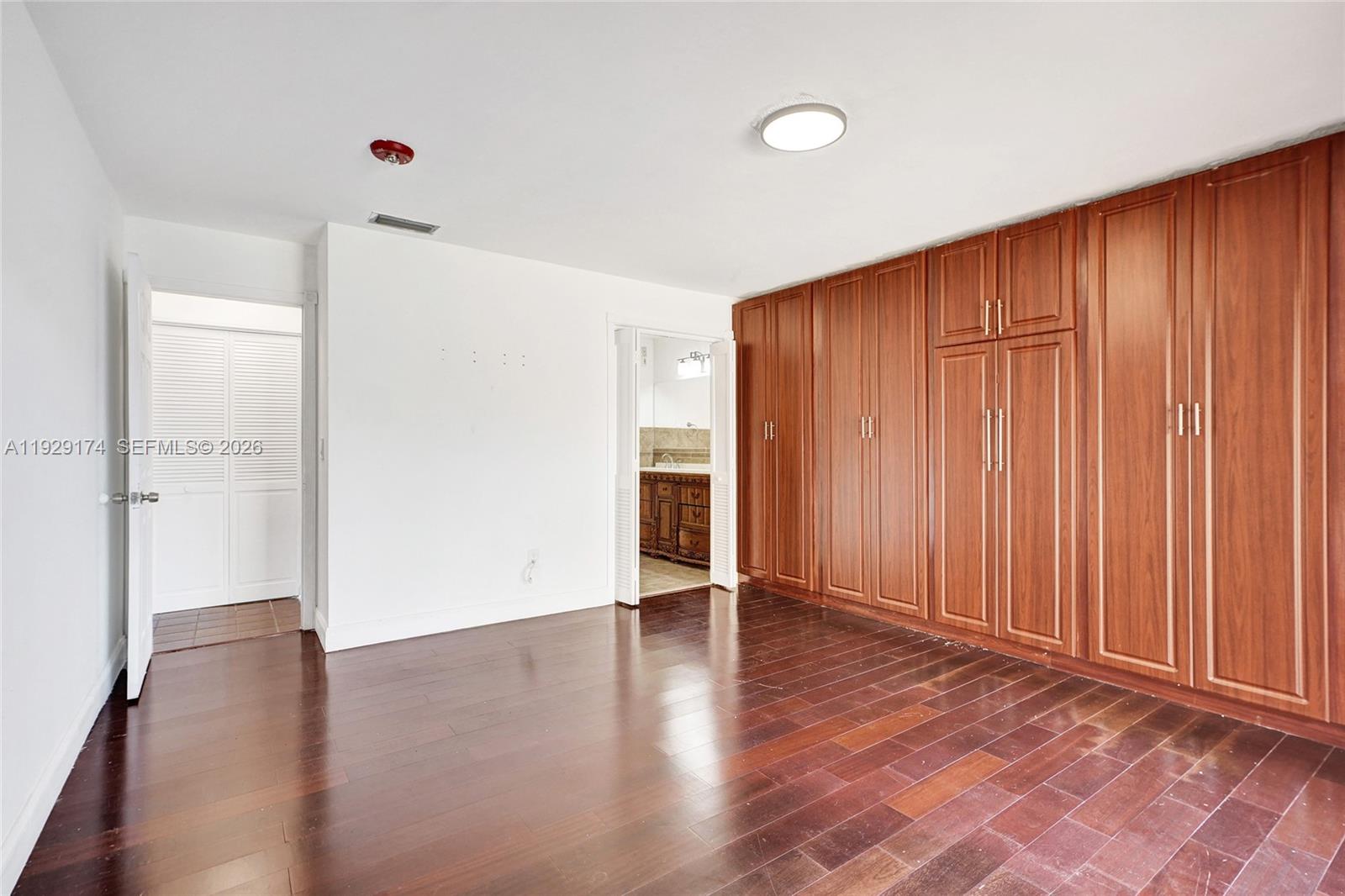 SKY LAKE VILLAS 1ST ADDN - Residential