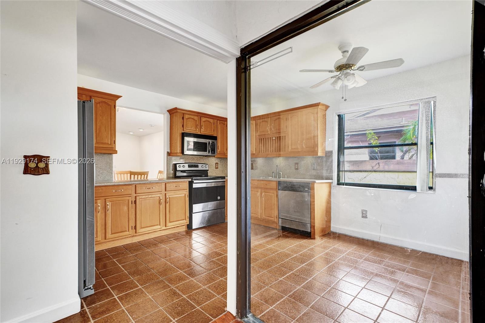 SKY LAKE VILLAS 1ST ADDN - Residential