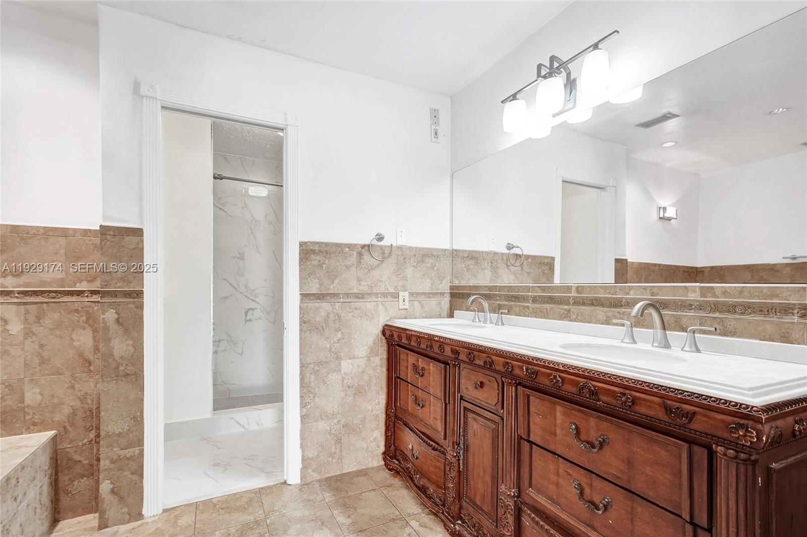 SKY LAKE VILLAS 1ST ADDN - Residential