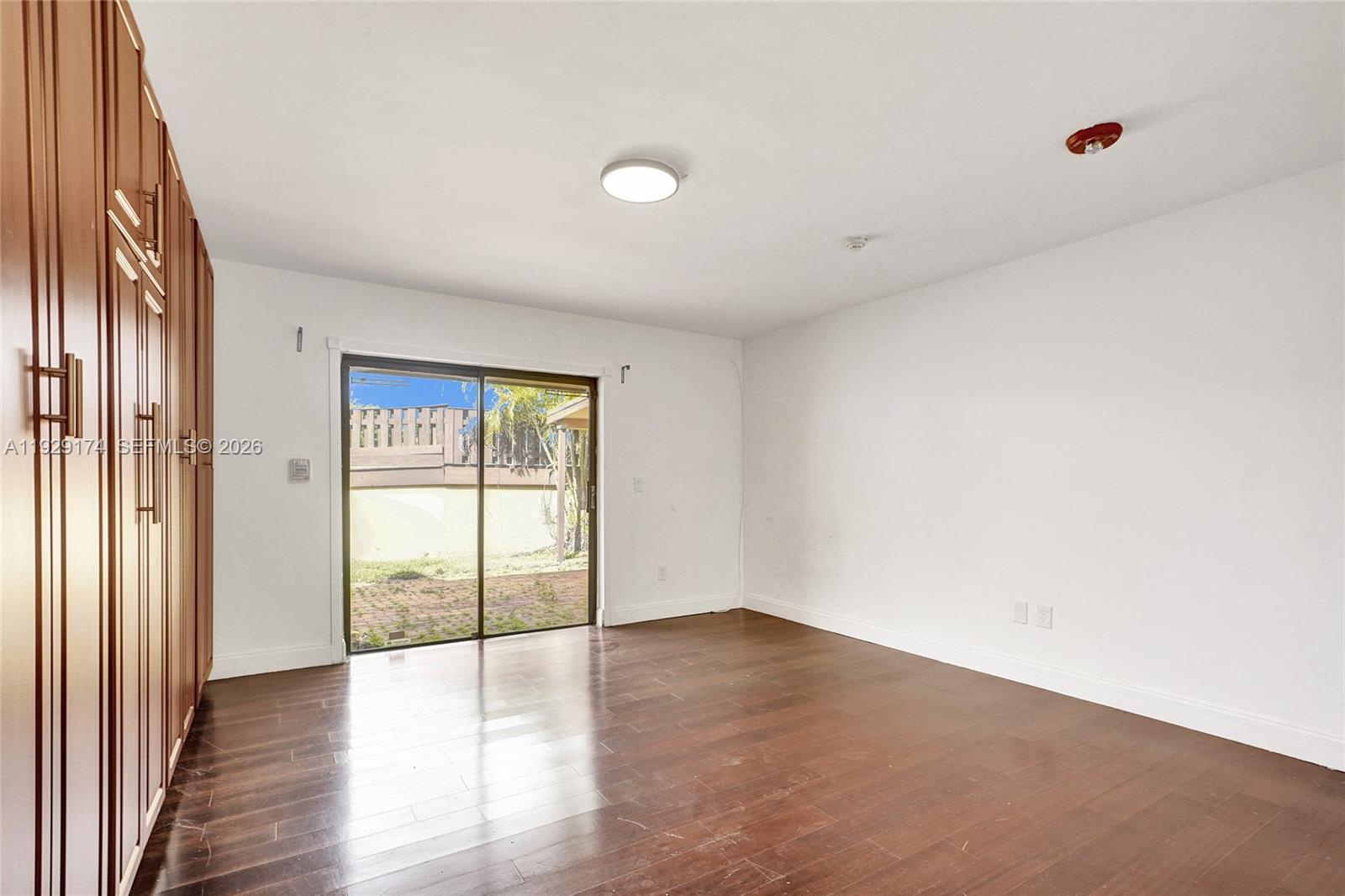 SKY LAKE VILLAS 1ST ADDN - Residential