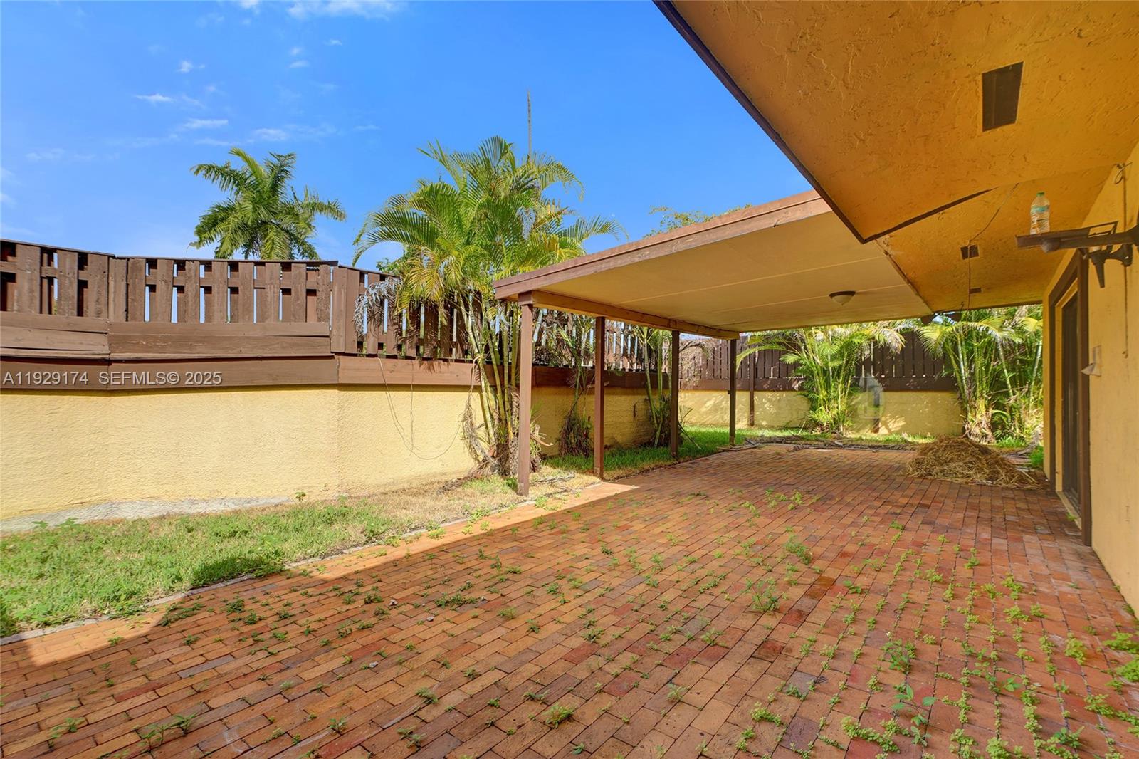 SKY LAKE VILLAS 1ST ADDN - Residential