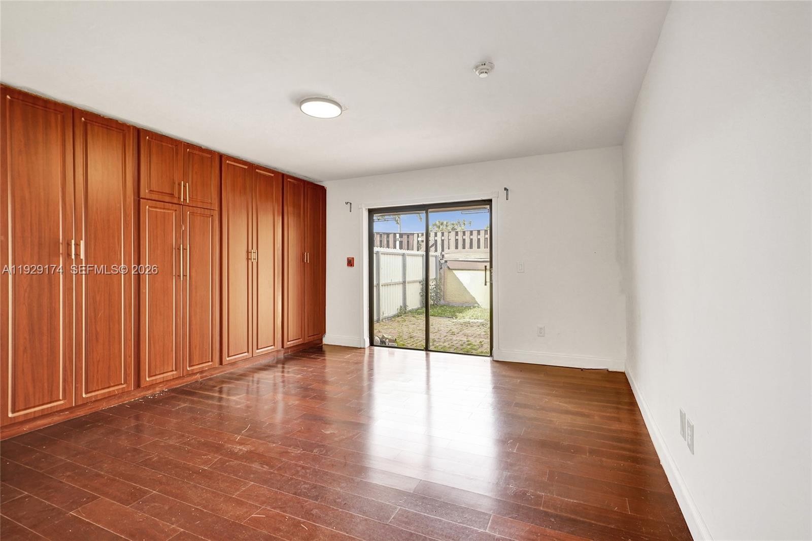 SKY LAKE VILLAS 1ST ADDN - Residential