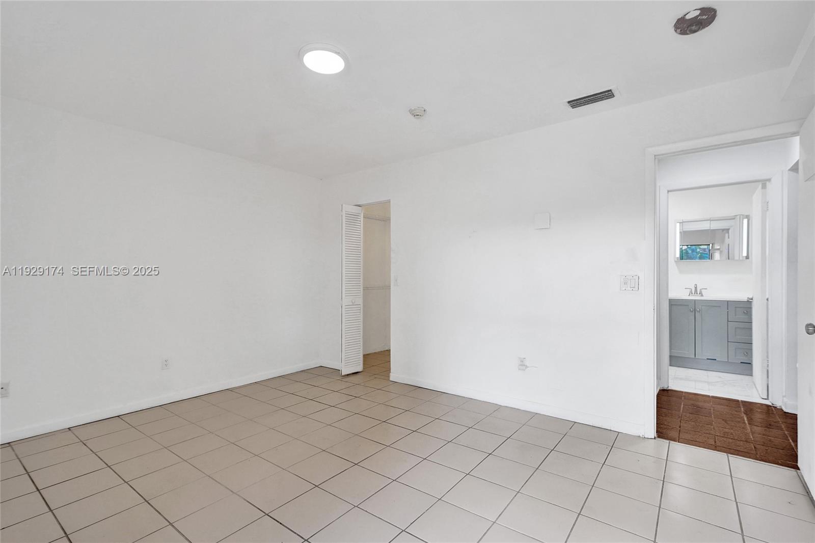 SKY LAKE VILLAS 1ST ADDN - Residential