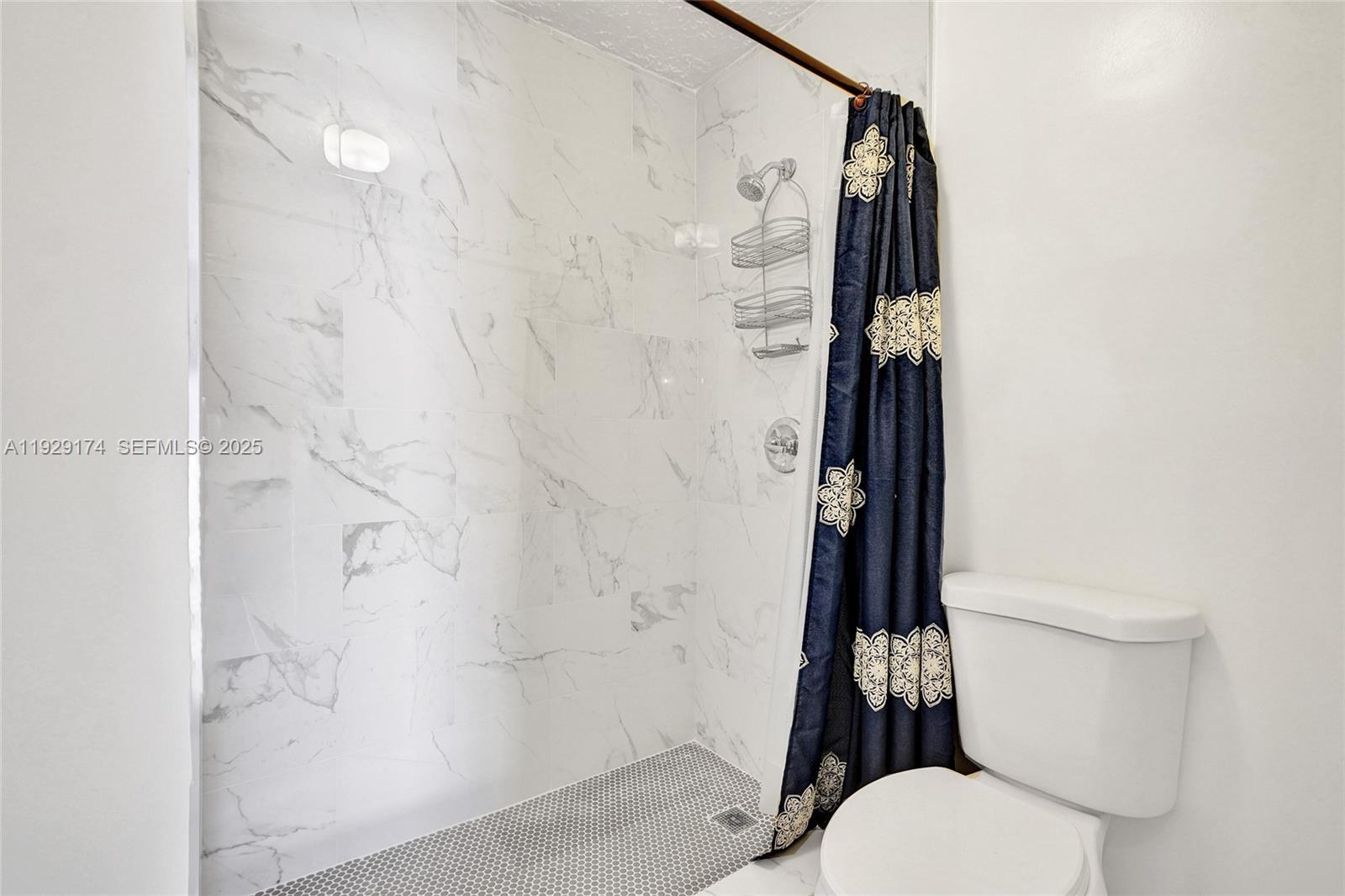 SKY LAKE VILLAS 1ST ADDN - Residential