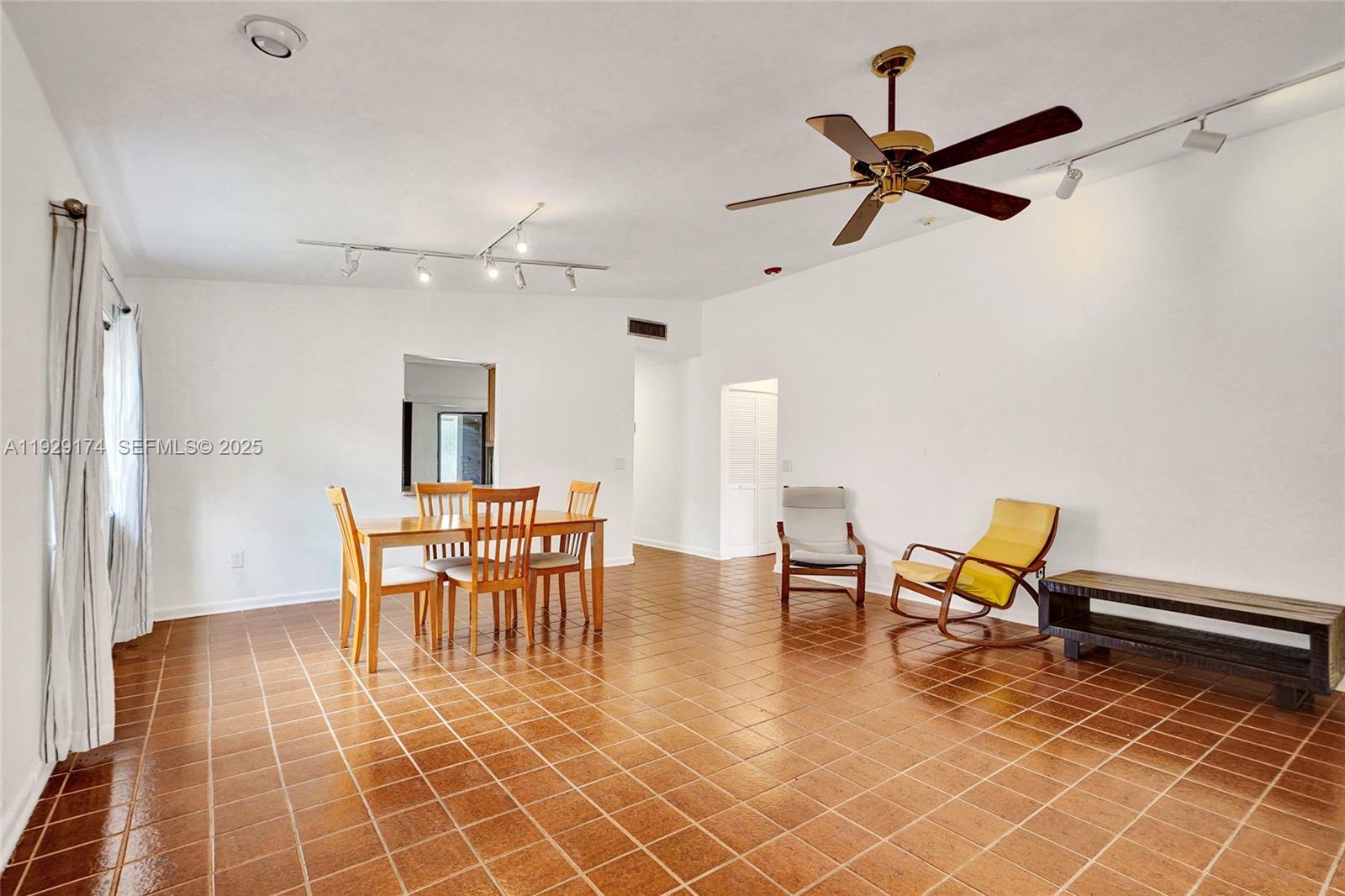 SKY LAKE VILLAS 1ST ADDN - Residential