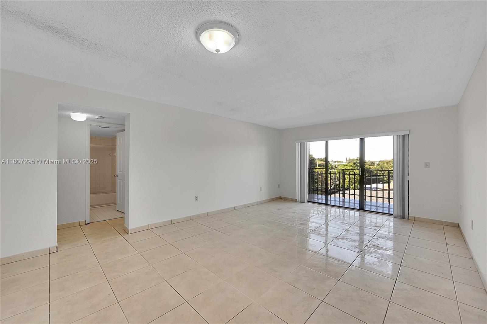 650 NE 149th St 406A