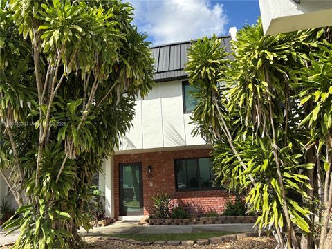 5555 Ludlam Rd 25 South Miami FL 33155