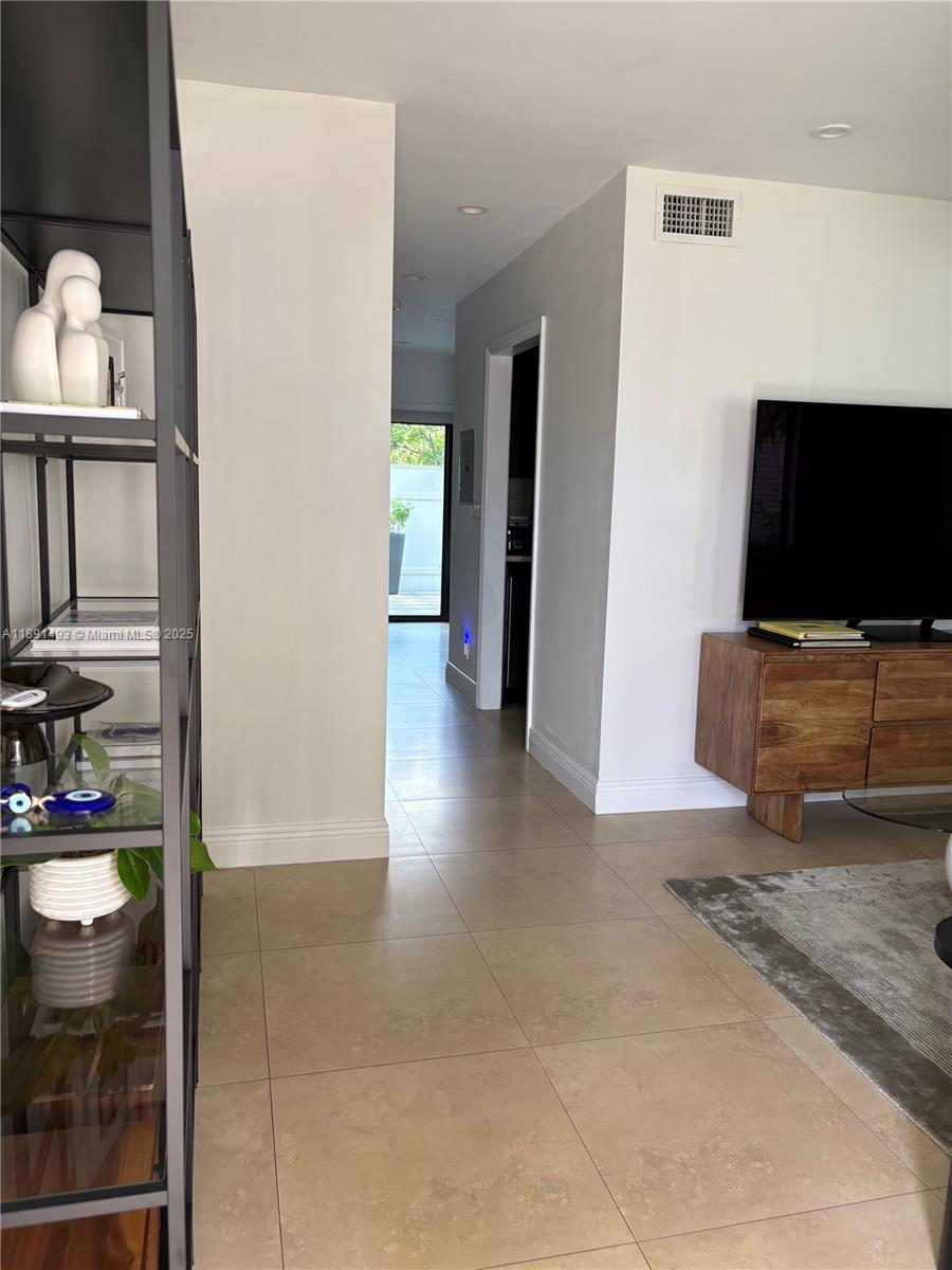 View photos, virtual tours, details... 5555 Ludlam Rd 25