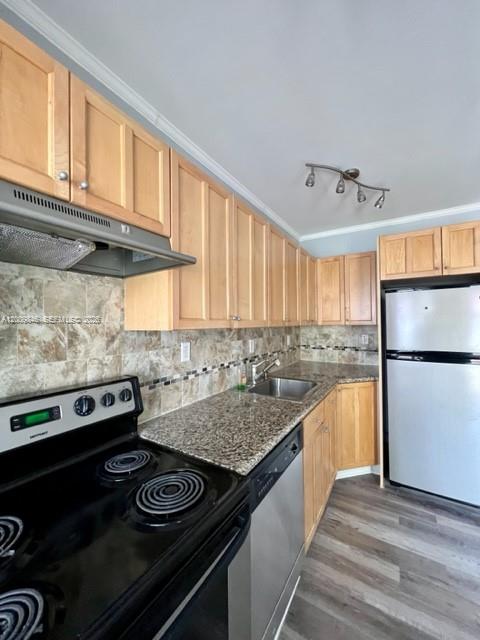 ASTRA CONDO - Residential