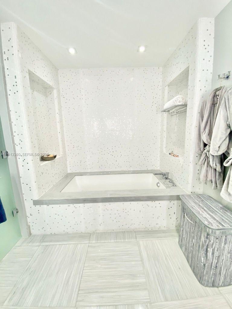 JADE SIGNATURE CONDO - Residential Lease