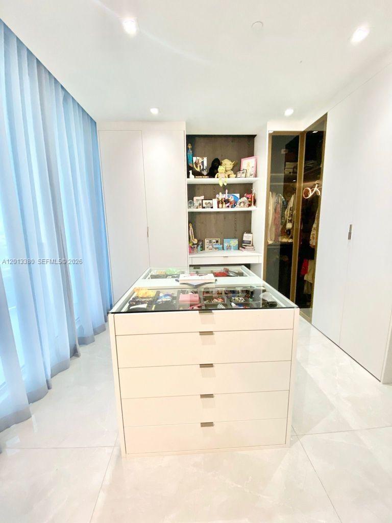 JADE SIGNATURE CONDO - Residential Lease