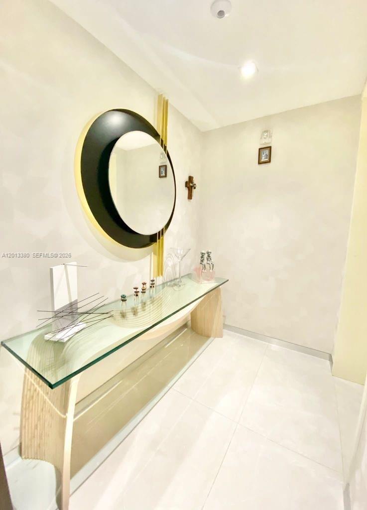 16901 Collins Ave 701