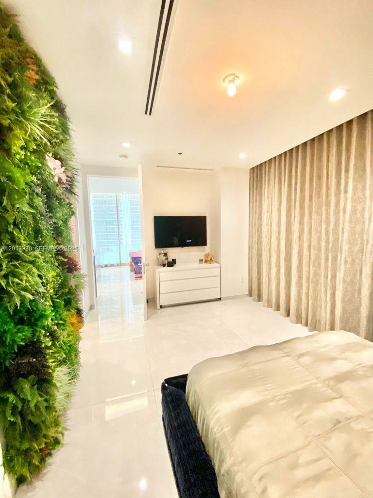 JADE SIGNATURE CONDO - Residential Lease