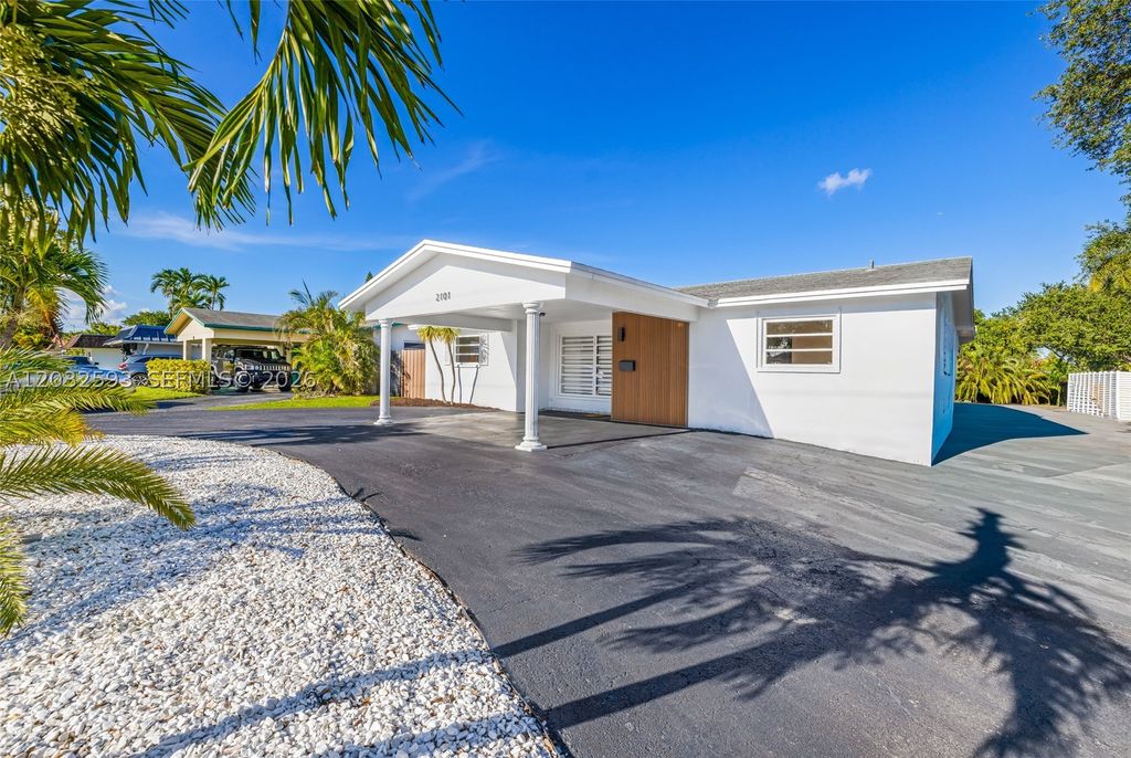 Photo of 2101 N 56th Ave, Hollywood, FL 33021 (MLS # A12032593)