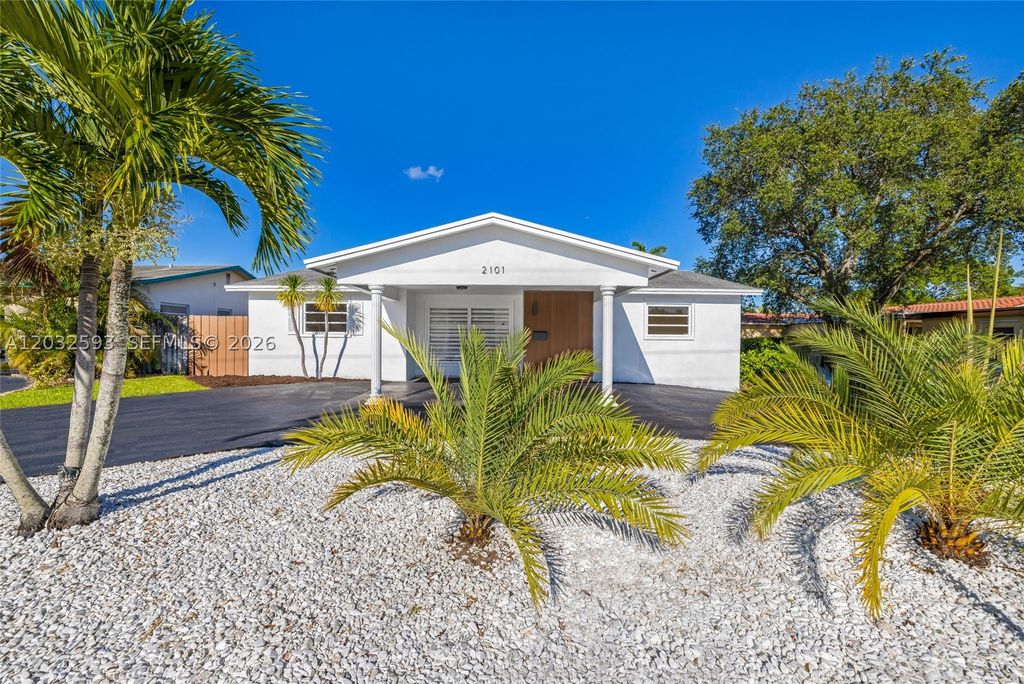 Photo of 2101 N 56th Ave, Hollywood, FL 33021 (MLS # A12032593)