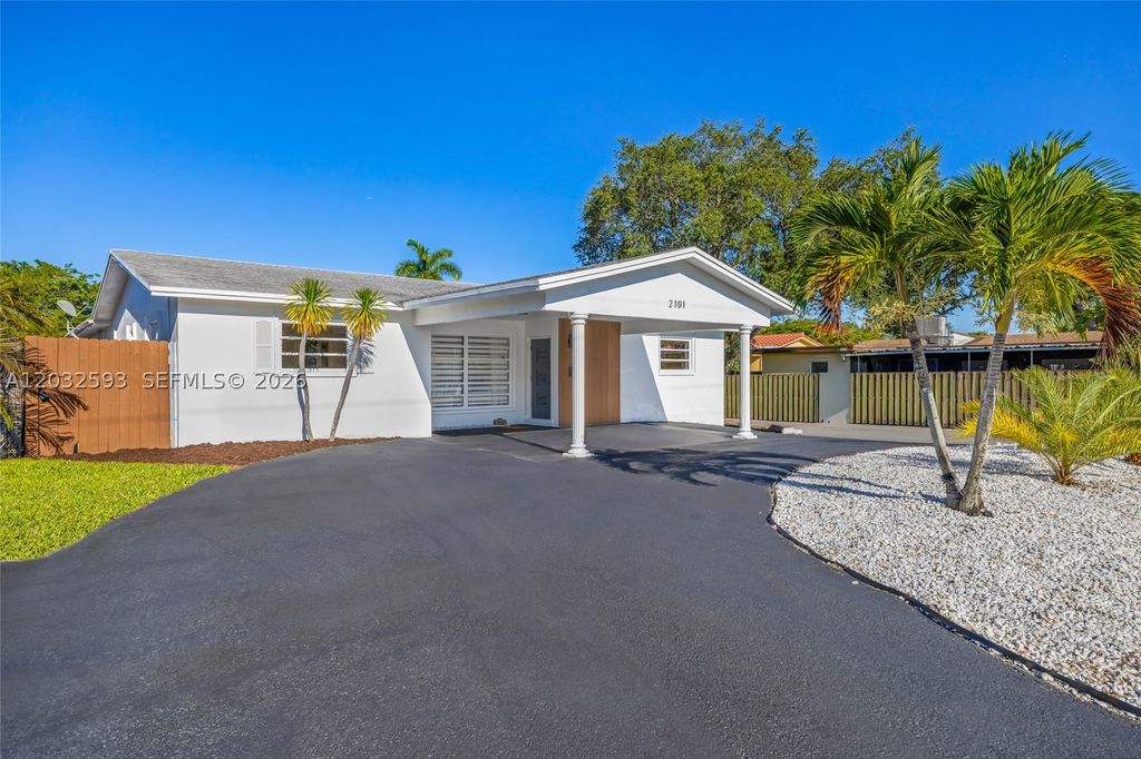 Photo of 2101 N 56th Ave, Hollywood, FL 33021 (MLS # A12032593)